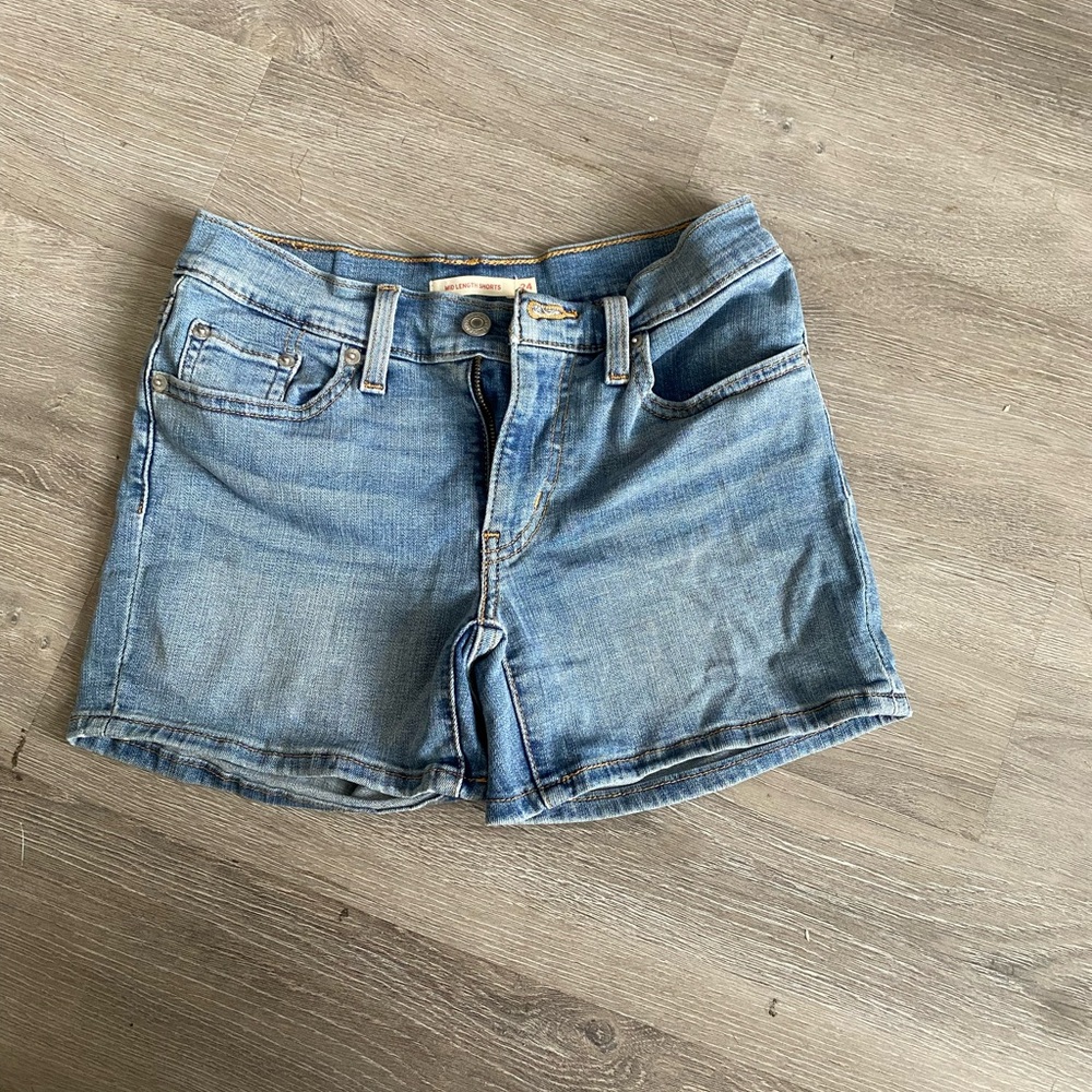 Mid length women's shorts